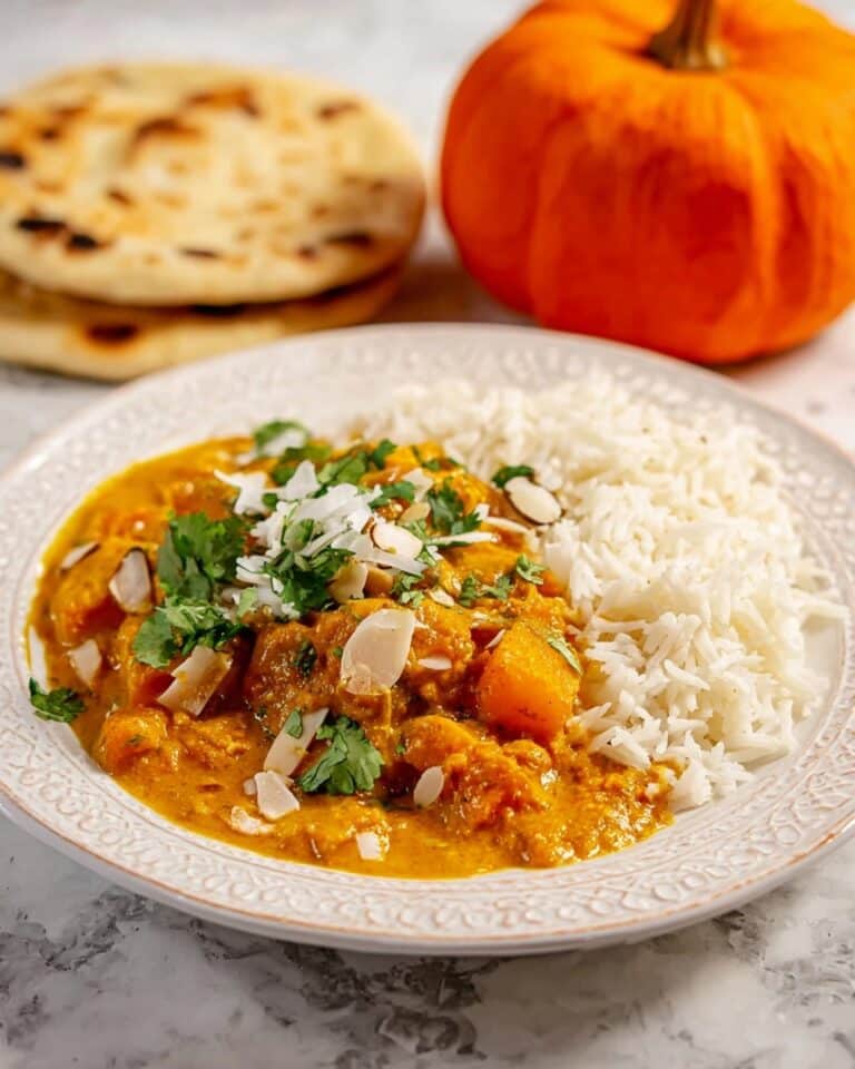 Creamy Pumpkin and Chickpeas Coconut Curry Recipe