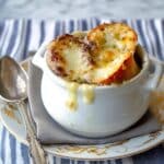 French Onion Soup (Soupe à l'Oignon Gratinée) Recipe