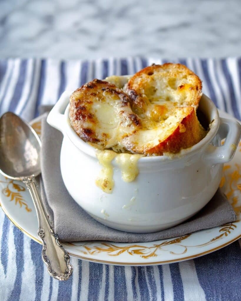 French Onion Soup (Soupe à l’Oignon Gratinée) Recipe