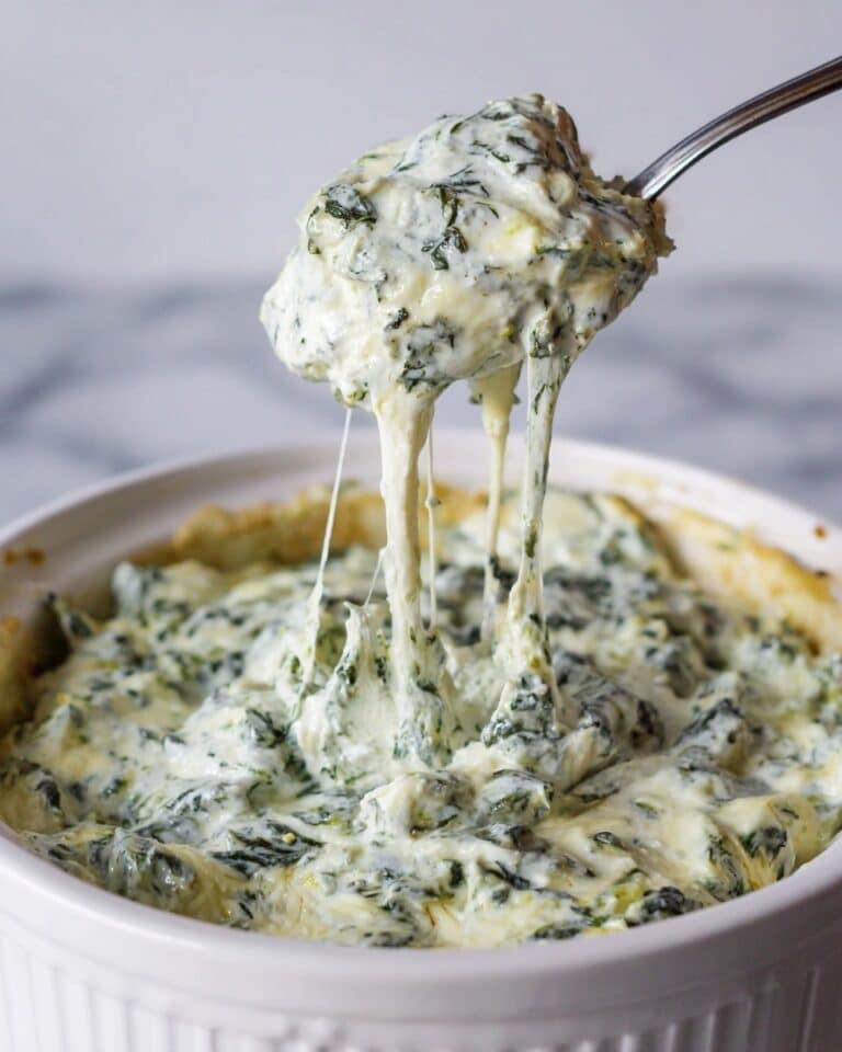 Slow Cooker Cheesy Spinach and Artichoke Dip Recipe