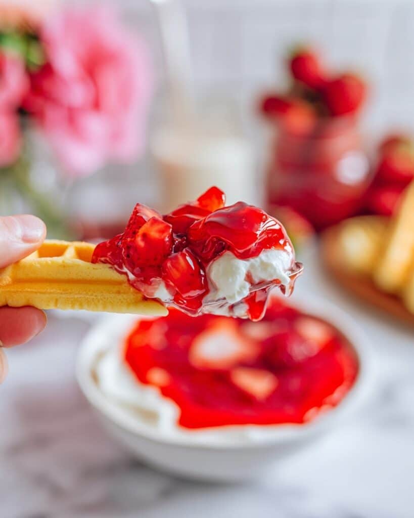 Easy Strawberry Cheesecake Dip Recipe