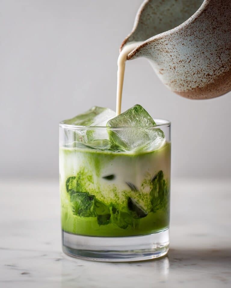 Best Easy Iced Matcha Latte Recipe