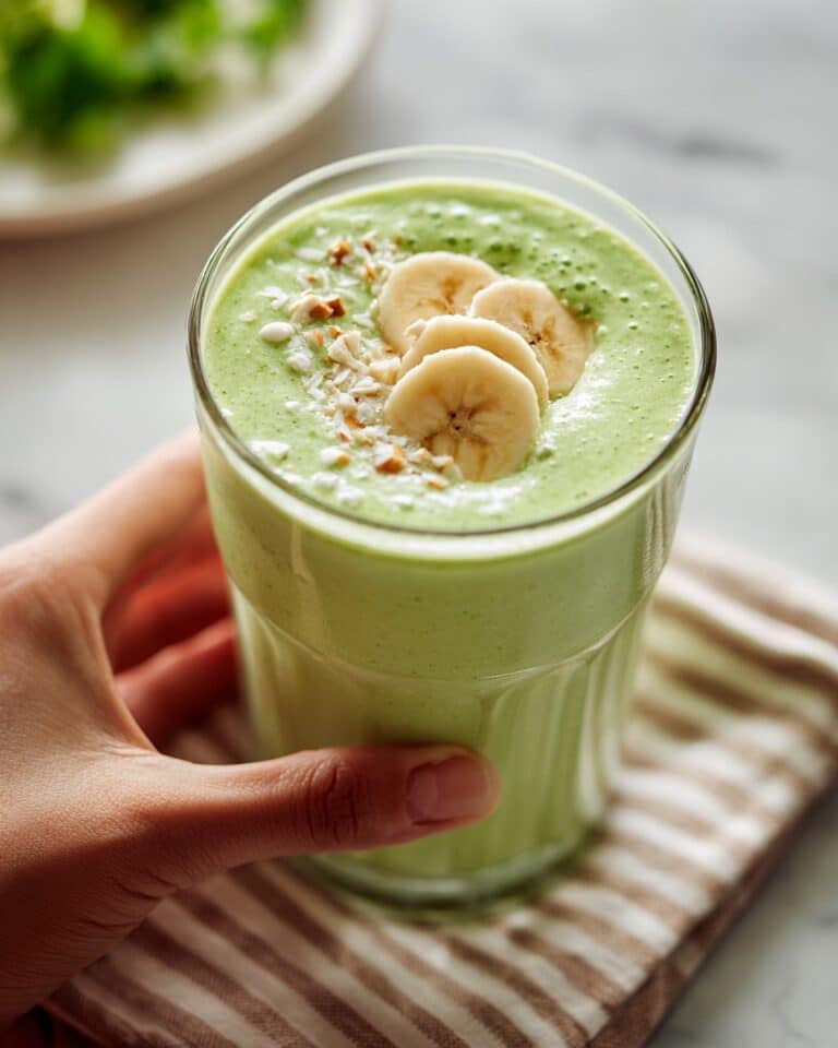 Best Easy Matcha Smoothie (5 Minutes) Recipe